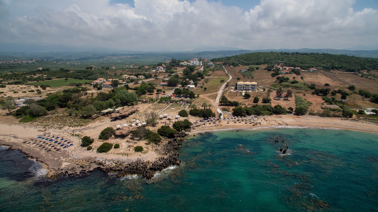 Fotografie cu Petrochori beach amplasat într-o zonă naturală