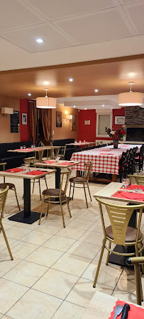 Atmosphère du Restaurant français Bistrot Di Matt et Eaux à Gros-Chastang - n°2