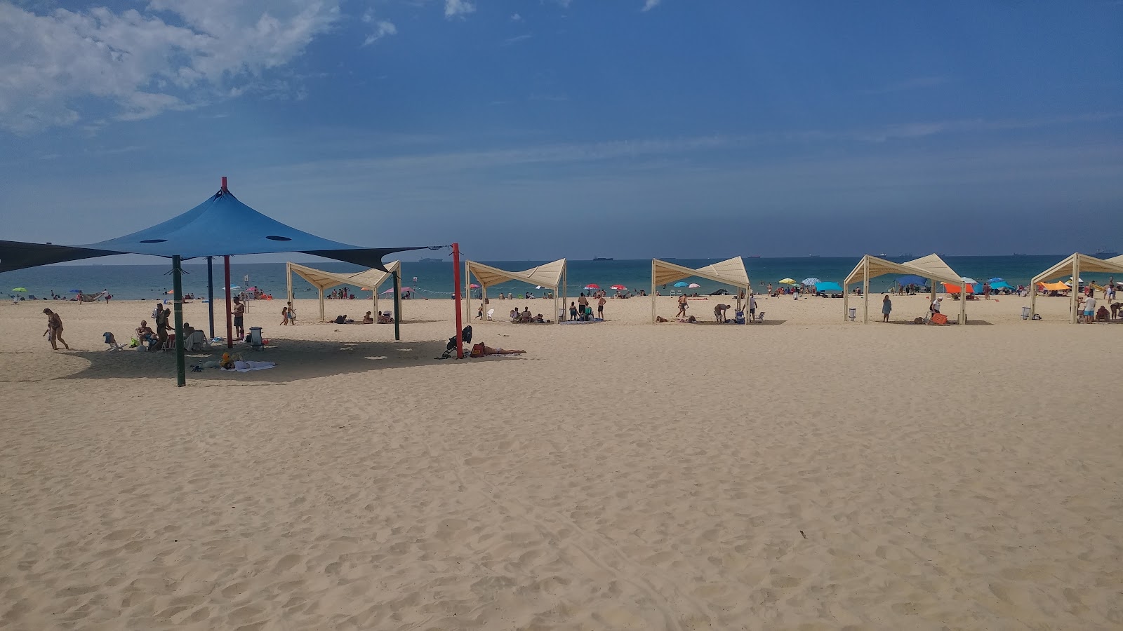 Φωτογραφία του Oranim beach με ευθεία ακτή
