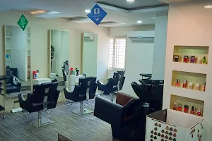 VR HAIR AND BEAUTY SALON image