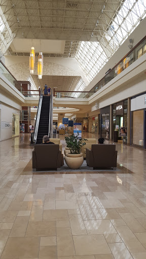 Shopping Mall «The Shops at Chestnut Hill», reviews and photos, 199 Boylston St, Chestnut Hill, MA 02467, USA