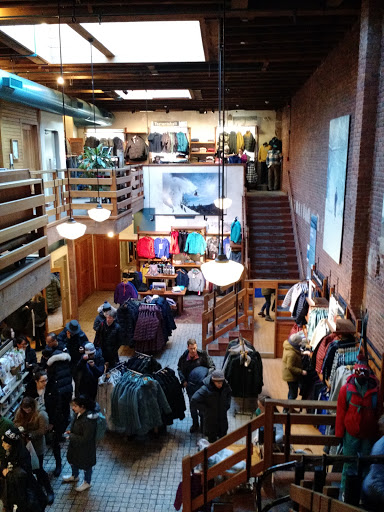 Clothing Store «Patagonia Boston», reviews and photos, 346 Newbury St, Boston, MA 02115, USA