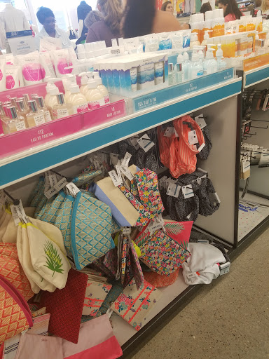 Clothing Store «Old Navy», reviews and photos, 4300 Towne Center Dr, Louisville, KY 40241, USA