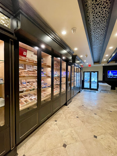 Tobacco Shop «Eight To Eight Tobacco», reviews and photos, 300 E St Charles Rd, Villa Park, IL 60181, USA