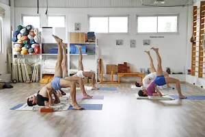 יוגה רמה - איינגר - רמת השרון | Yoga Rama - Iyenger - Ramat Hasharon image