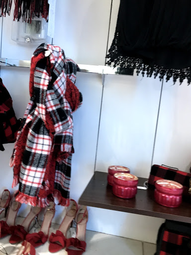 Fashion Accessories Store «Charming Charlie», reviews and photos, 5175 Deerfield Blvd, Mason, OH 45040, USA
