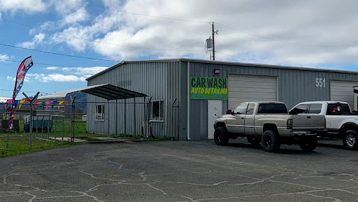 Young’s showroomshine en Sutherlin
