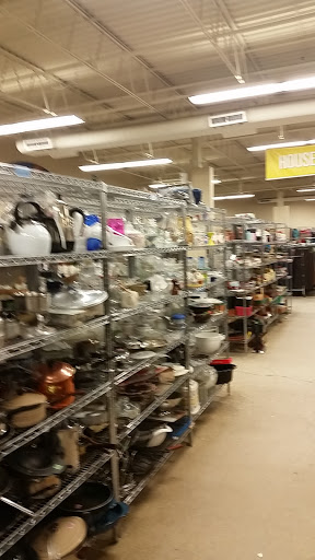 Thrift Store «Goodwill Store & Donation Center», reviews and photos, 1551 N Dryden Ave, Arlington Heights, IL 60004, USA