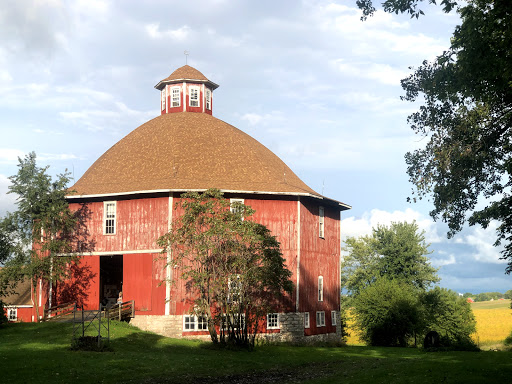 Tourist Attraction «Secrest 1883 Octagonal Barn», reviews and photos, 5750 Osage St SE, West Liberty, IA 52776, USA
