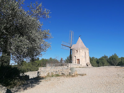 Sentier des moulins à Fontvieille