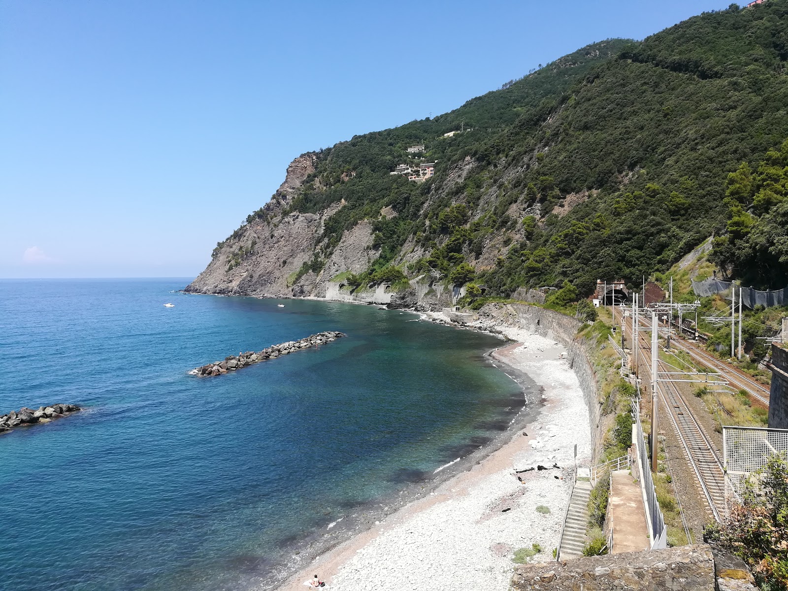 Photo de Spiaggia di Framura situé dans une zone naturelle