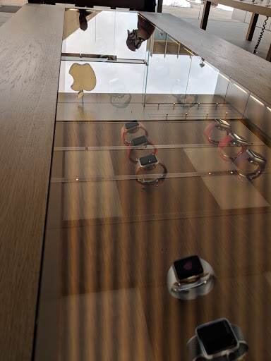 Computer Store «Apple Nanuet», reviews and photos, 8115 Fashion Dr, Nanuet, NY 10954, USA