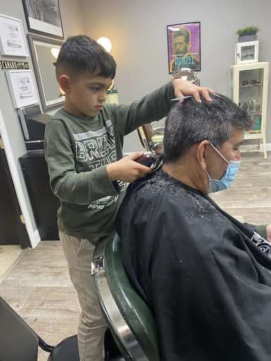 Barber Shop «Lombardos Barber Shop», reviews and photos, 1201 Meriden-Waterbury Turnpike, Plantsville, CT 06479, USA