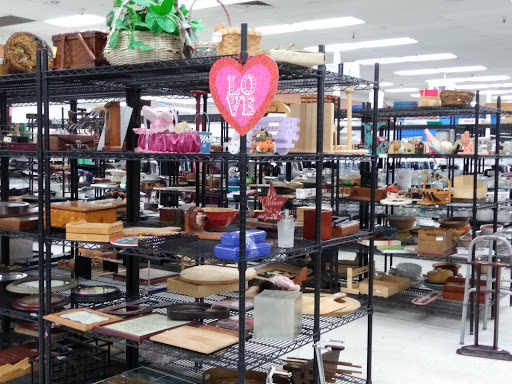 Thrift Store «32nd St & Cactus Goodwill Retail Store & Donation Center», reviews and photos