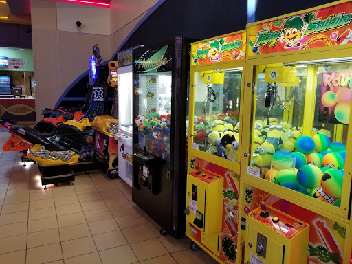 Movie Theater «Regal Cinemas Southland Mall 16», reviews and photos, 20505 S Dixie Hwy, Cutler Bay, FL 33189, USA