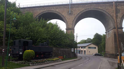 Vierbögiges Viadukt der Eisenbahn