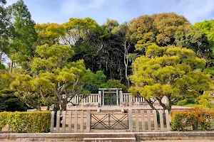 Mausoleum of Emperor Itoku image