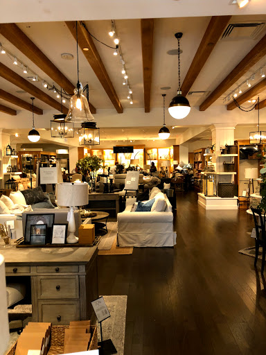 Furniture Store «Pottery Barn», reviews and photos, 358 San Lorenzo Ave #2115, Coral Gables, FL 33146, USA