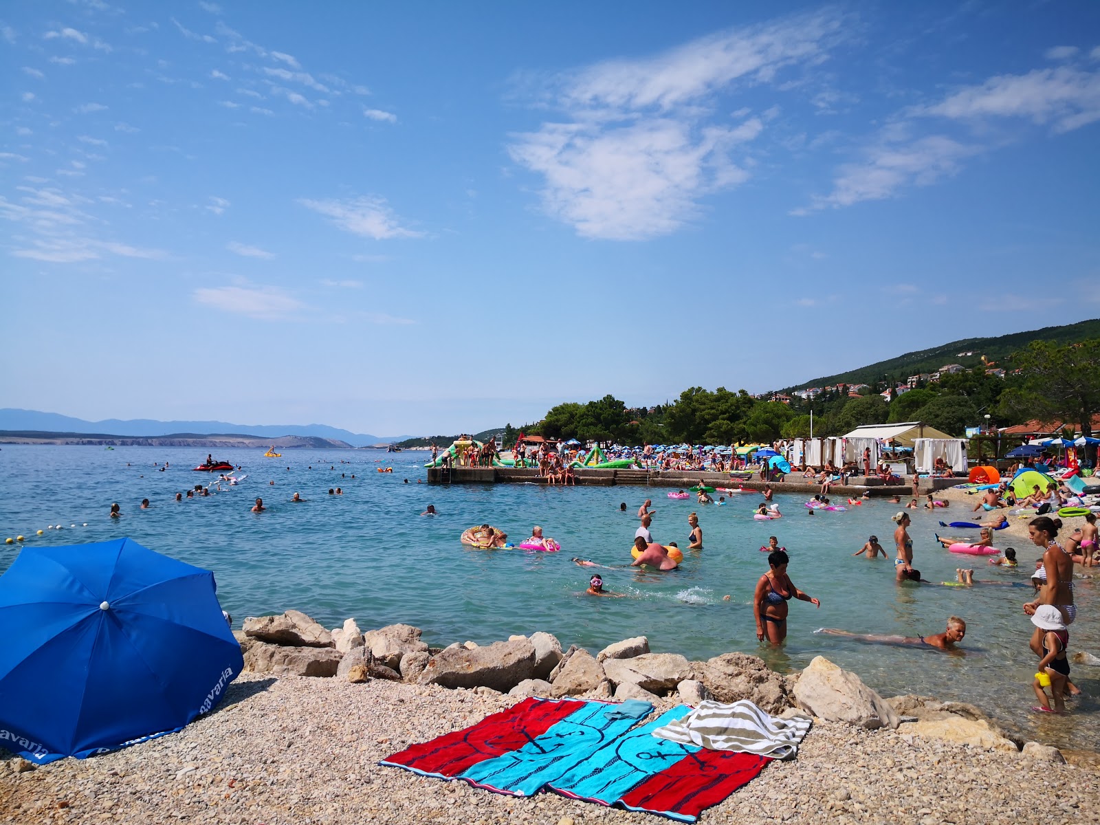 Omorika beach'in fotoğrafı kısmen tatil bölgesi