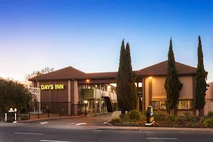Days Inn by Wyndham Pinole Berkeley image