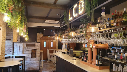 Taberna La Casona Baja - Plaza Soledad, 10, 06001 Badajoz, Spain