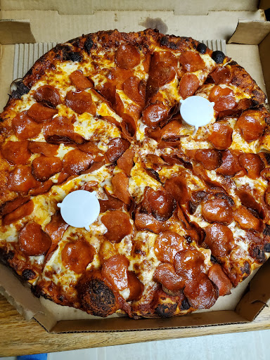 Pizza Restaurant «Round Table Pizza», reviews and photos, 128 Woodside Rd, Redwood City, CA 94061, USA