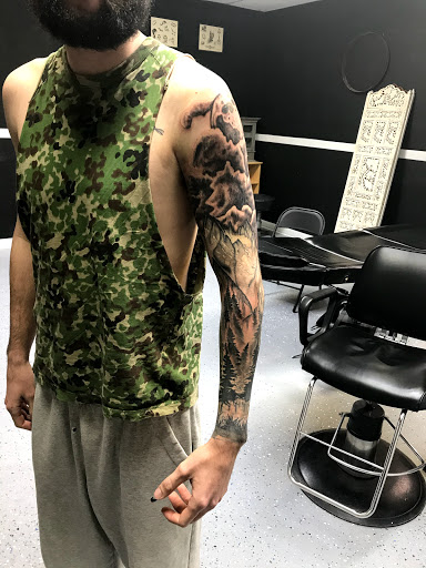 Explore family crest tattoo ideas, creative tattoo ideas in Wadena, available at Bryniarski tattoo