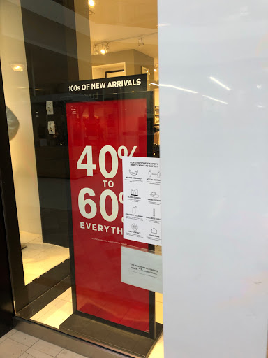 Clothing Store «Express», reviews and photos, 250 Woodbridge Center Dr, Woodbridge, NJ 07095, USA