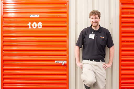 Truck Rental Agency «U-Haul Moving & Storage of Riverhead Ny», reviews and photos, 2080 River Rd, Calverton, NY 11933, USA