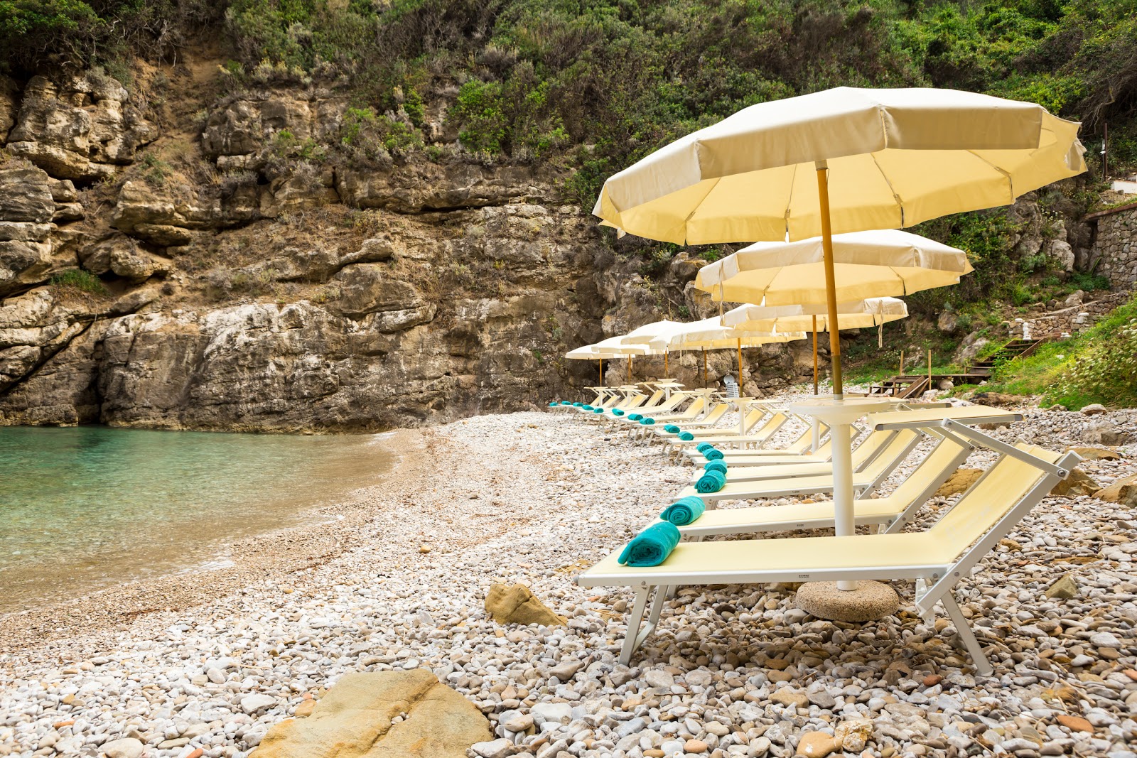 Foto von Spiaggia della Pignatella II mit etwas sauber Sauberkeitsgrad