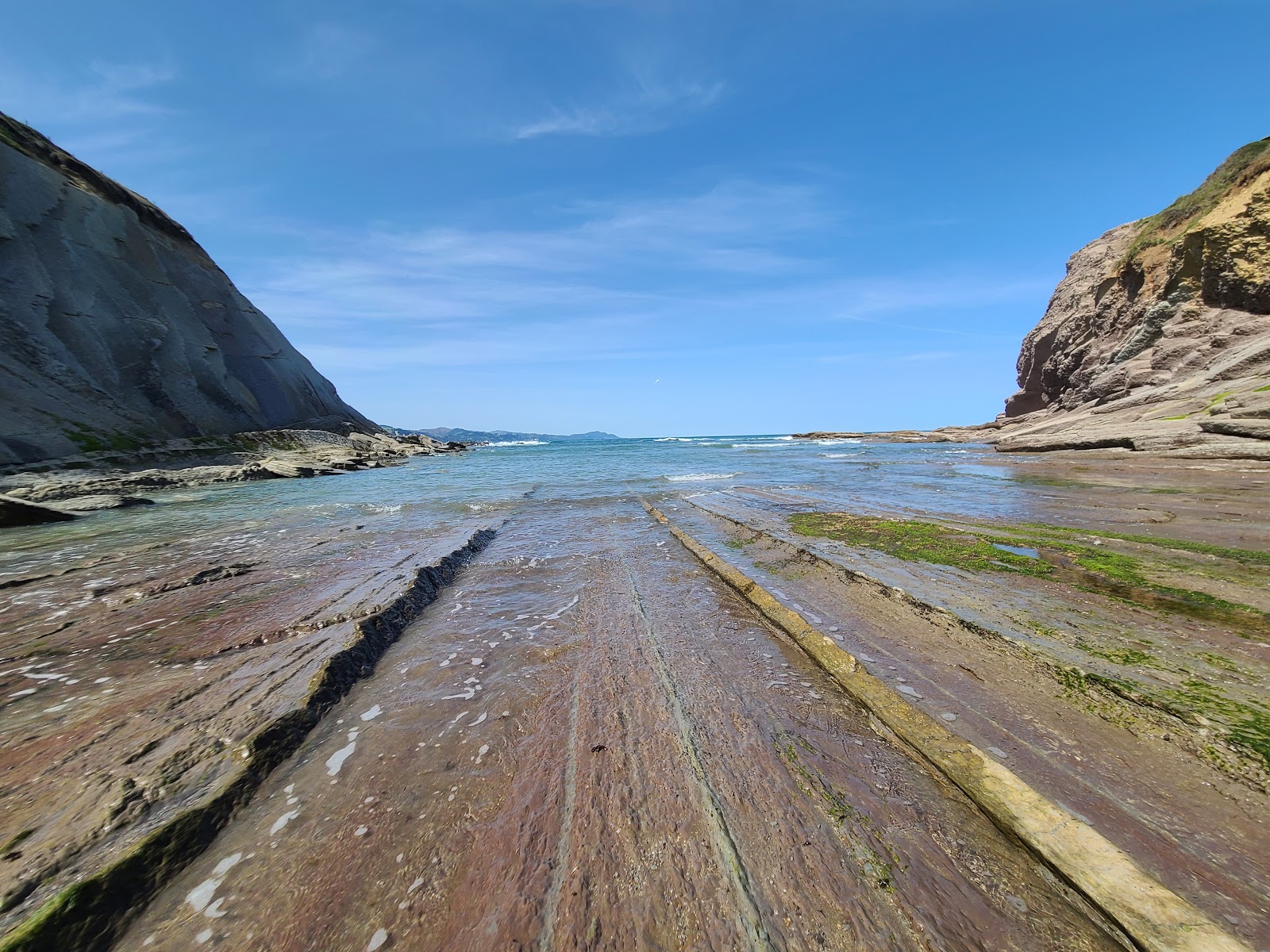Zdjęcie Algorri Beach położony w naturalnym obszarze