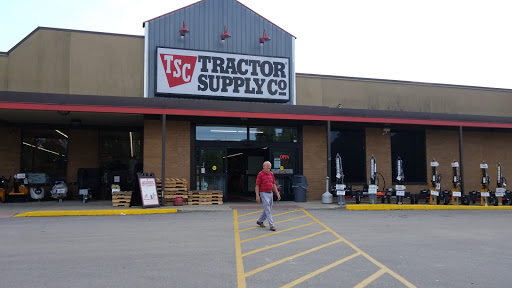 Home Improvement Store «Tractor Supply Co.», reviews and photos, 601 S Main St #112, Salem, IN 47167, USA