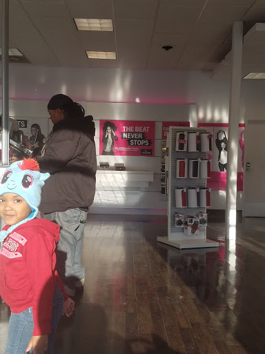 Cell Phone Store «T-Mobile», reviews and photos, 2545 Sheila Ln, Richmond, VA 23225, USA