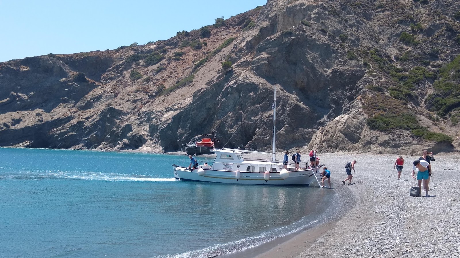 Photo de Forokli beach avec petite baie