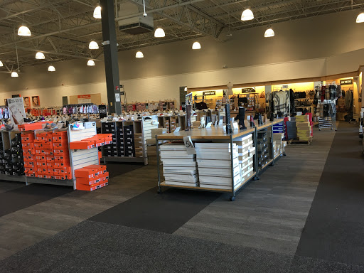 Shoe Store «DSW Designer Shoe Warehouse», reviews and photos, 276 New Britain Ave, Plainville, CT 06062, USA