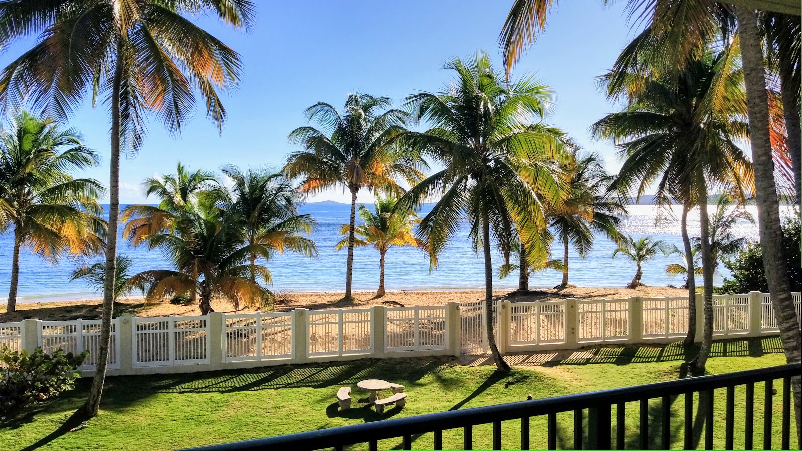 Punta Bandera海滩的照片 带有一条直的海岸线