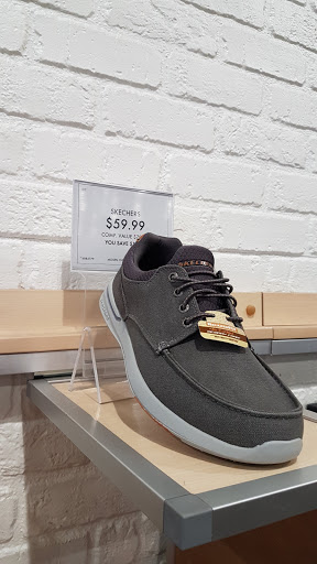 Shoe Store «DSW Designer Shoe Warehouse», reviews and photos, 520 E Waterfront Dr, Homestead, PA 15120, USA