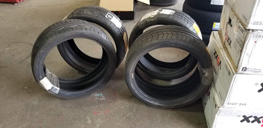 Tire Shop «Discount Tire Store - Center Line, MI», reviews and photos, 26805 Van Dyke, Center Line, MI 48015, USA