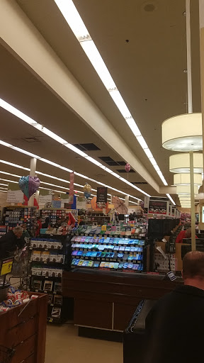 Grocery Store «Jewel-Osco», reviews and photos, 3124 N Lewis Ave, Waukegan, IL 60085, USA