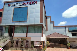 Hotel Saayooj Bar image