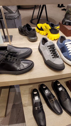 Stores to buy women's fluchos shoes Miami