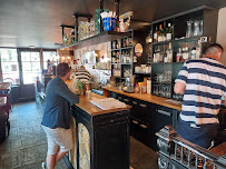 Atmosphère du Bar-restaurant à huîtres La Bourriche Wimereusienne à Wimereux - n°3