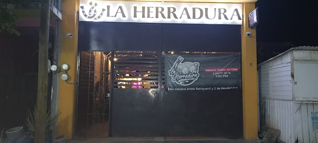 Cervezas y mezcales "La herradura".