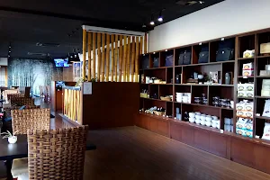 静思书轩（古晋店）Jing-Si Books and Cafe (Kuching) image