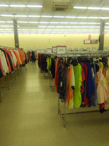 Discount Store «Discount Fashion Warehouse Northland», reviews and photos, 2727 Northland Plaza Dr, Columbus, OH 43231, USA