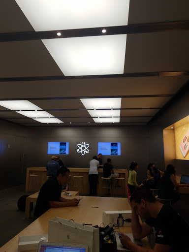 Computer Store «Apple Reston», reviews and photos, 11949 Market St, Reston, VA 20190, USA
