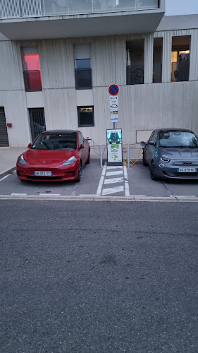 Borne de recharge de véhicules électriques RÉVÉO Charging Station Juvignac