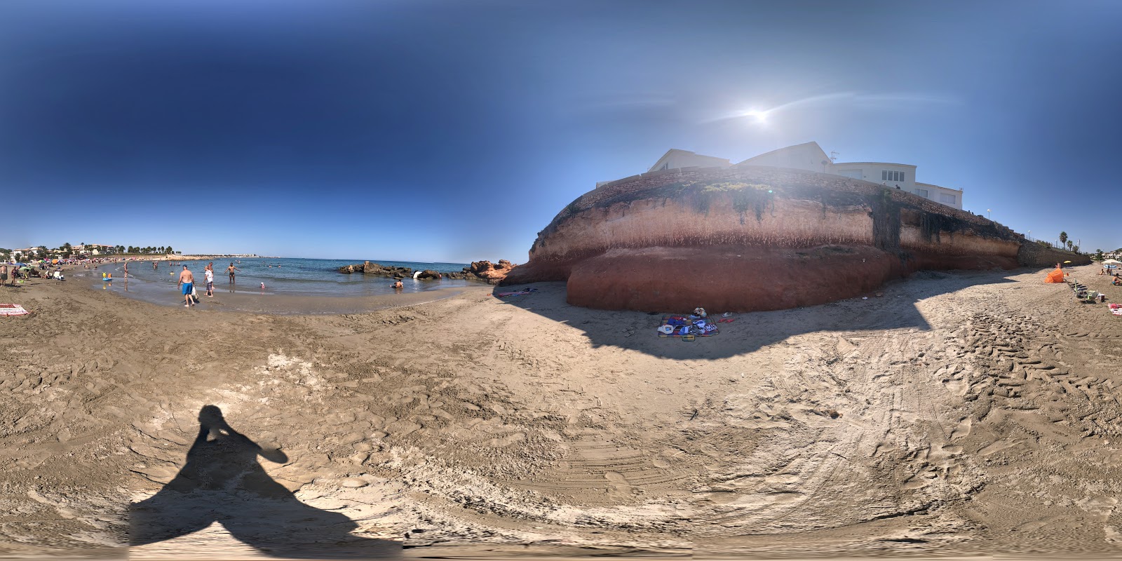 Foto van Flamenca Beach met bruin zand oppervlakte
