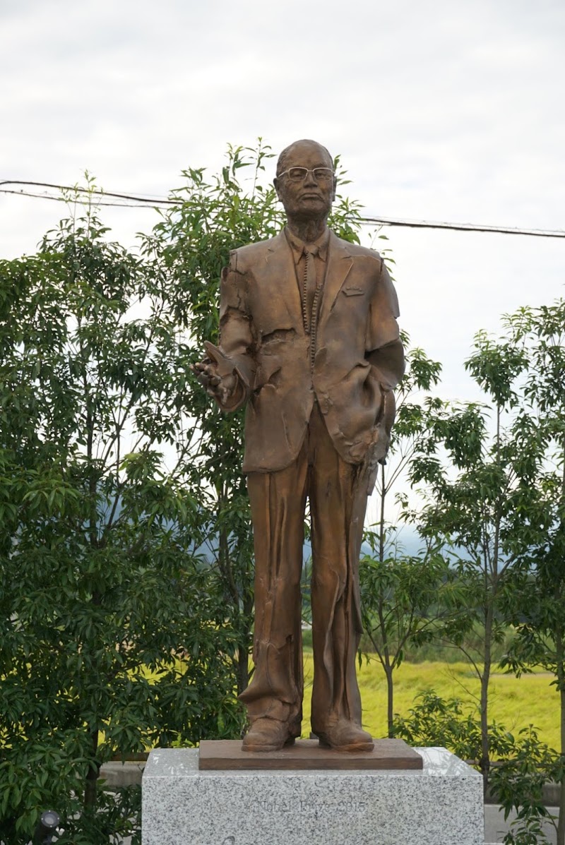 大村智銅像