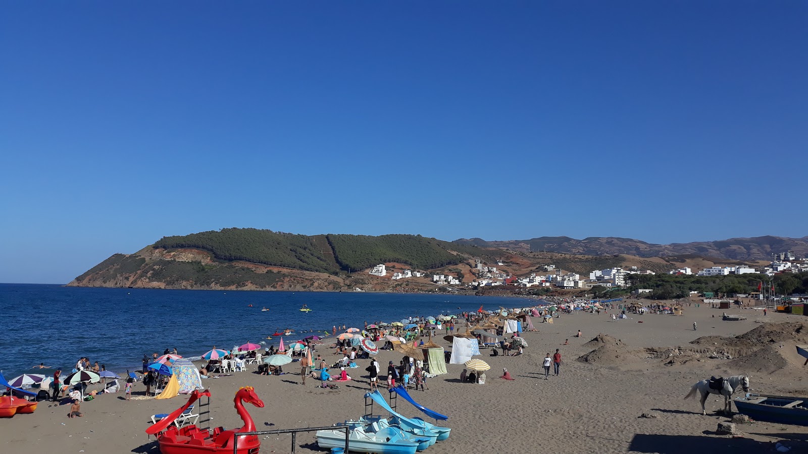 Foto de Azla Beach con arena beige superficie